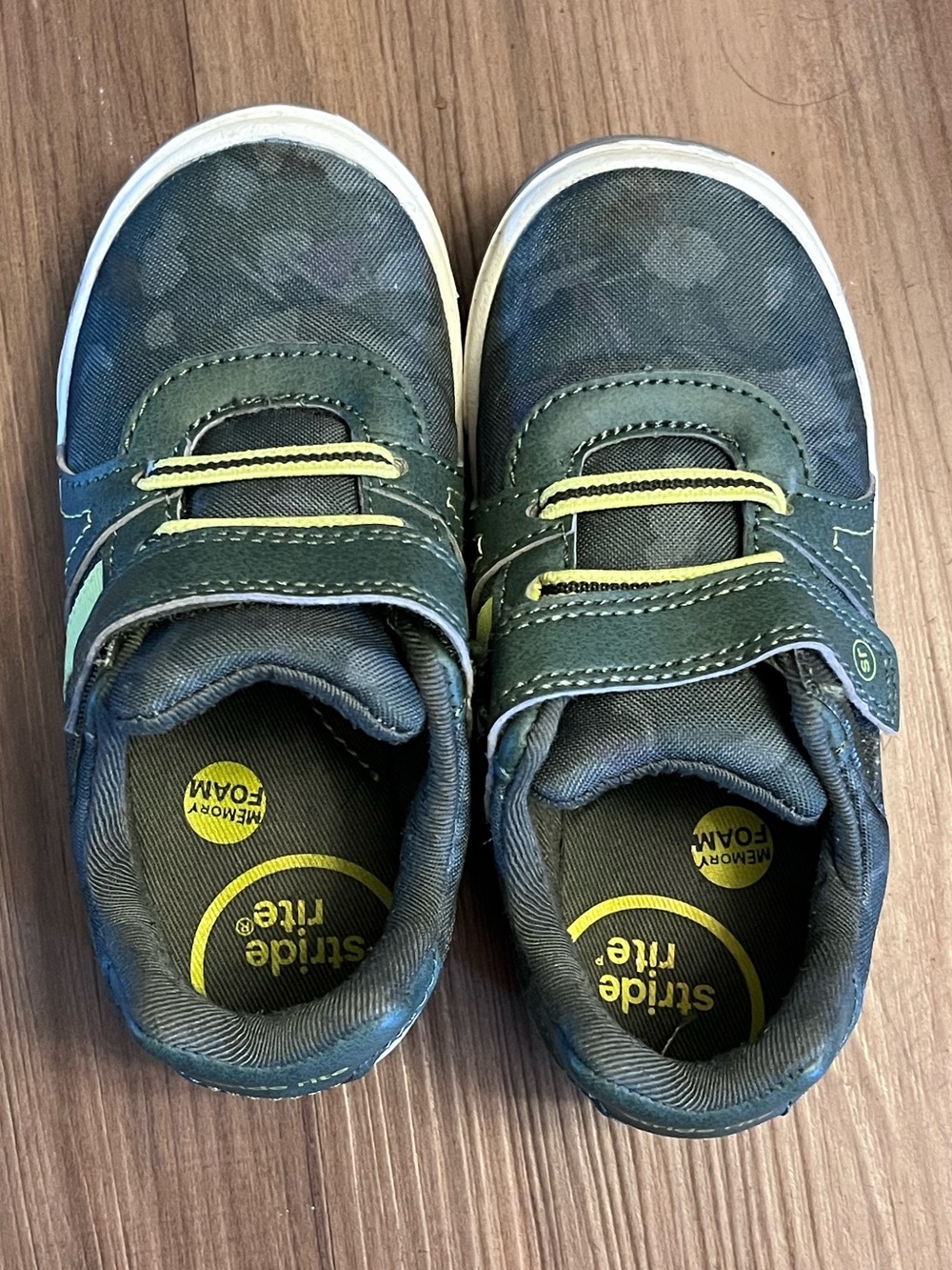 Stride Rite SR Thompson Boys Sneakers 8M Camo Navy Green Hook Loop Toddler Shoes
